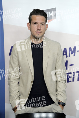 Pressekonferenz von CLAIM in Berlin