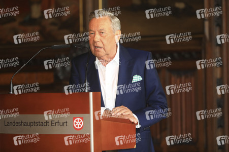 Roland Kaiser beim Eintrag ins Goldene Buch der Stadt Erfurt