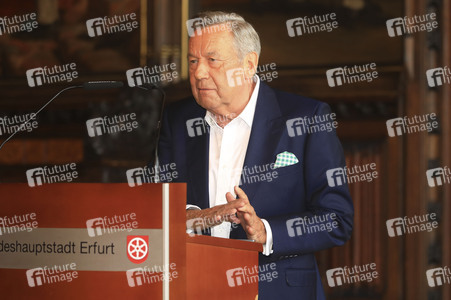 Roland Kaiser beim Eintrag ins Goldene Buch der Stadt Erfurt