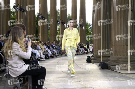 Marc Cain Fashion Show auf der Berlin Fashion Week S/S 2025 in Potsdam