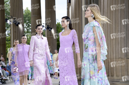 Marc Cain Fashion Show auf der Berlin Fashion Week S/S 2025 in Potsdam