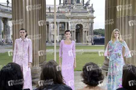 Marc Cain Fashion Show auf der Berlin Fashion Week S/S 2025 in Potsdam