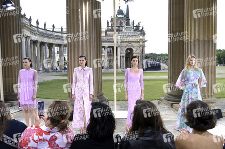 Marc Cain Fashion Show auf der Berlin Fashion Week S/S 2025 in Potsdam