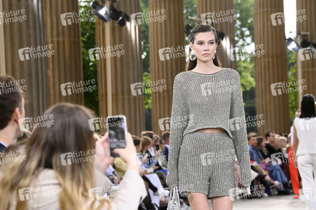 Marc Cain Fashion Show auf der Berlin Fashion Week S/S 2025 in Potsdam
