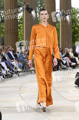 Marc Cain Fashion Show auf der Berlin Fashion Week S/S 2025 in Potsdam