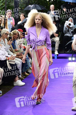 Anja Gockel Fashion Show auf der Berlin Fashion Week S/S 2025 in Berlin