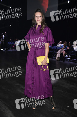 Rebekka Ruetz Fashion Show auf der Berlin Fashion Week S/S 2025 in Berlin