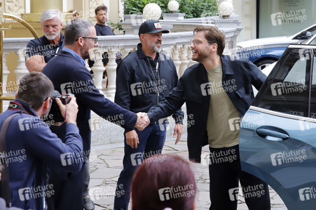 Ankunft von Daniel Brühl, Karlovy Vary International Film Festival 2024
