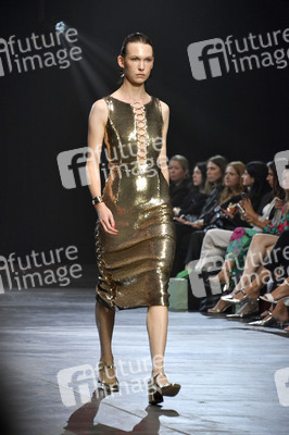 Marcel Ostertag Fashion Show auf der Berlin Fashion Week S/S 2025 in Berlin