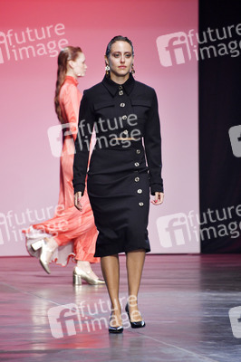 Marcel Ostertag Fashion Show auf der Berlin Fashion Week S/S 2025 in Berlin