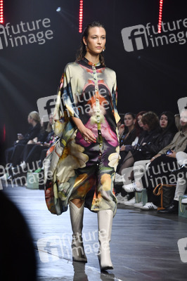 Marcel Ostertag Fashion Show auf der Berlin Fashion Week S/S 2025 in Berlin