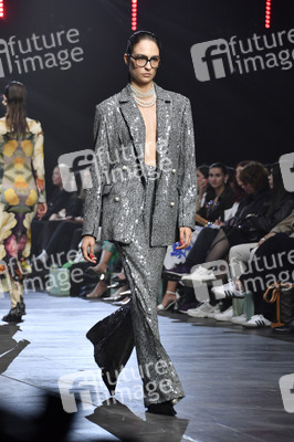 Marcel Ostertag Fashion Show auf der Berlin Fashion Week S/S 2025 in Berlin