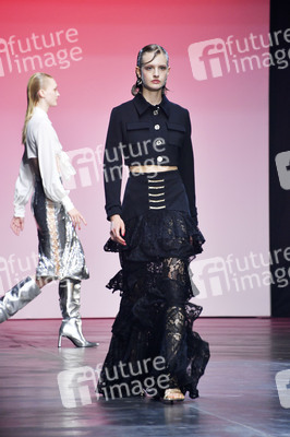 Marcel Ostertag Fashion Show auf der Berlin Fashion Week S/S 2025 in Berlin