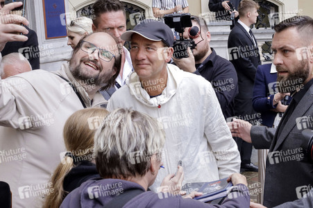 Ankunft von Clive Owen, Karlovy Vary International Film Festival 2024