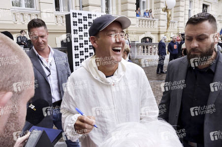 Ankunft von Clive Owen, Karlovy Vary International Film Festival 2024