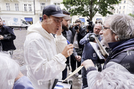 Ankunft von Clive Owen, Karlovy Vary International Film Festival 2024
