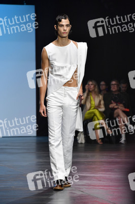 Danny Reinke Fashion Show auf der Berlin Fashion Week S/S 2025 in Berlin