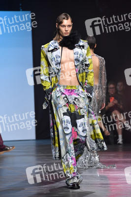 Danny Reinke Fashion Show auf der Berlin Fashion Week S/S 2025 in Berlin