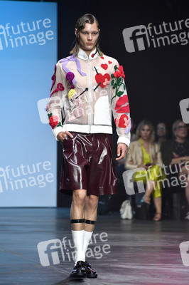 Danny Reinke Fashion Show auf der Berlin Fashion Week S/S 2025 in Berlin