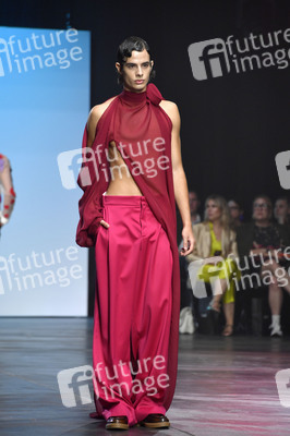 Danny Reinke Fashion Show auf der Berlin Fashion Week S/S 2025 in Berlin