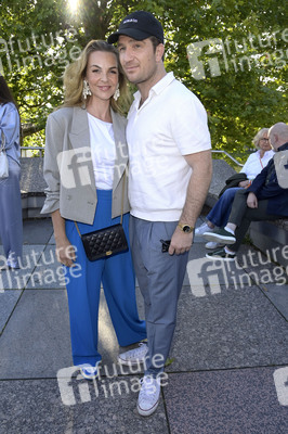 Dawid Tomaszewski Präsentation und Ausstellungseröffnung auf der Berlin Fashion Week S/S 2025 in Berlin