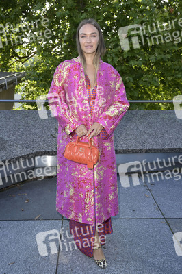 Dawid Tomaszewski Präsentation und Ausstellungseröffnung auf der Berlin Fashion Week S/S 2025 in Berlin