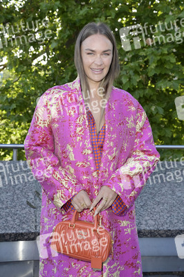 Dawid Tomaszewski Präsentation und Ausstellungseröffnung auf der Berlin Fashion Week S/S 2025 in Berlin