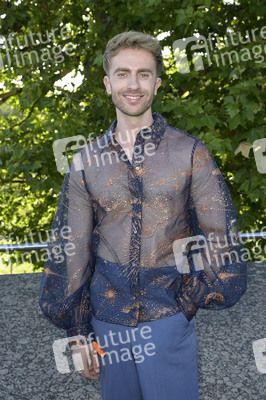 Dawid Tomaszewski Präsentation und Ausstellungseröffnung auf der Berlin Fashion Week S/S 2025 in Berlin