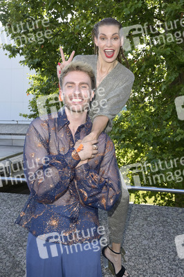Dawid Tomaszewski Präsentation und Ausstellungseröffnung auf der Berlin Fashion Week S/S 2025 in Berlin