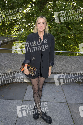 Dawid Tomaszewski Präsentation und Ausstellungseröffnung auf der Berlin Fashion Week S/S 2025 in Berlin
