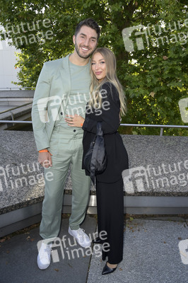 Dawid Tomaszewski Präsentation und Ausstellungseröffnung auf der Berlin Fashion Week S/S 2025 in Berlin