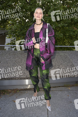 Dawid Tomaszewski Präsentation und Ausstellungseröffnung auf der Berlin Fashion Week S/S 2025 in Berlin