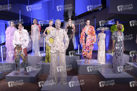 Dawid Tomaszewski Präsentation und Ausstellungseröffnung auf der Berlin Fashion Week S/S 2025 in Berlin