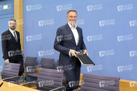 Bundespressekonferenz Regierungsentwurf für den Bundeshaushalt 2025 und Finanzplan bis 2028 in Berlin