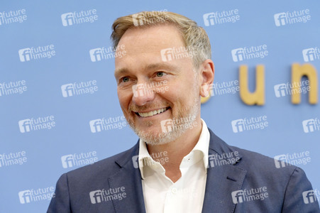 Bundespressekonferenz Regierungsentwurf für den Bundeshaushalt 2025 und Finanzplan bis 2028 in Berlin