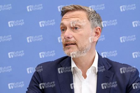 Bundespressekonferenz Regierungsentwurf für den Bundeshaushalt 2025 und Finanzplan bis 2028 in Berlin