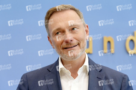 Bundespressekonferenz Regierungsentwurf für den Bundeshaushalt 2025 und Finanzplan bis 2028 in Berlin