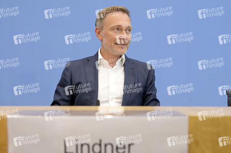 Bundespressekonferenz Regierungsentwurf für den Bundeshaushalt 2025 und Finanzplan bis 2028 in Berlin
