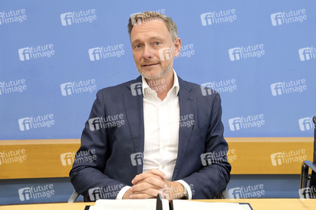 Bundespressekonferenz Regierungsentwurf für den Bundeshaushalt 2025 und Finanzplan bis 2028 in Berlin