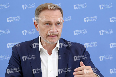 Bundespressekonferenz Regierungsentwurf für den Bundeshaushalt 2025 und Finanzplan bis 2028 in Berlin