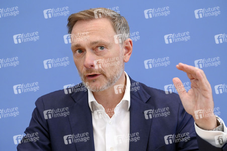 Bundespressekonferenz Regierungsentwurf für den Bundeshaushalt 2025 und Finanzplan bis 2028 in Berlin