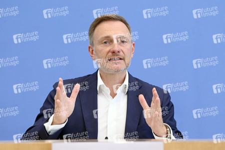 Bundespressekonferenz Regierungsentwurf für den Bundeshaushalt 2025 und Finanzplan bis 2028 in Berlin