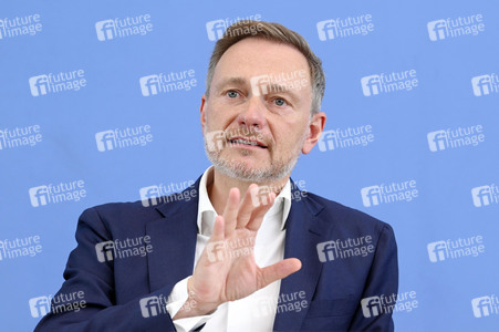 Bundespressekonferenz Regierungsentwurf für den Bundeshaushalt 2025 und Finanzplan bis 2028 in Berlin