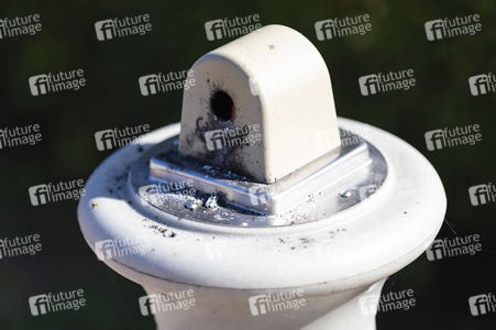 Symbolfoto öffentlicher Aschenbecher