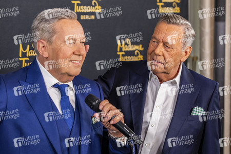 Enthüllung der Wachsfigur von Roland Kaiser in Dresden