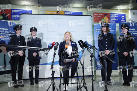 Eröffnung der ersten Anlaufstelle der Bundespolizei zum Schutz von Frauen vor Gewalt in Berlin