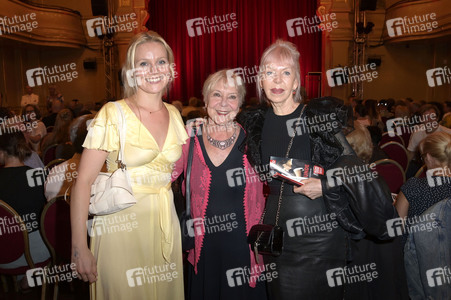 Theaterpremiere 'Die Tanzstunde' in Berlin