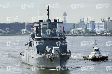 Ankunft von Schiffen der Deutschen Marine in Tokio