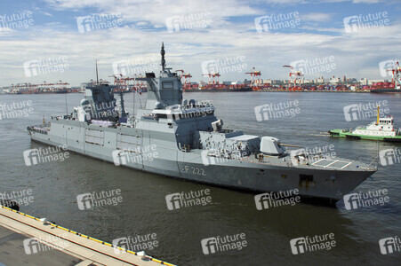 Ankunft von Schiffen der Deutschen Marine in Tokio