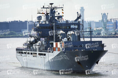 Ankunft von Schiffen der Deutschen Marine in Tokio